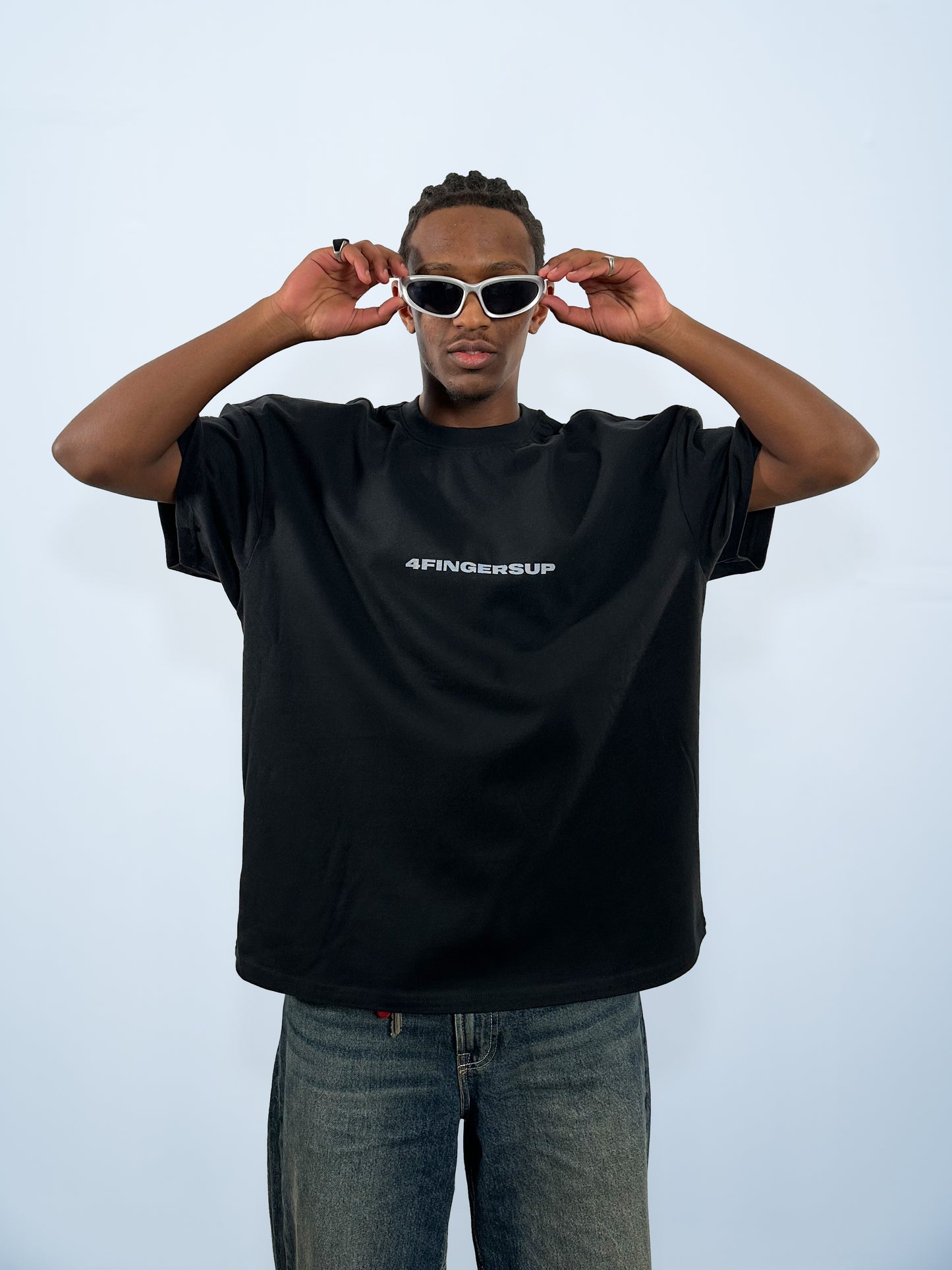 4FINGERSUP TEE